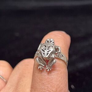 Sterling silver filigree frog ring stamped 925 size 7